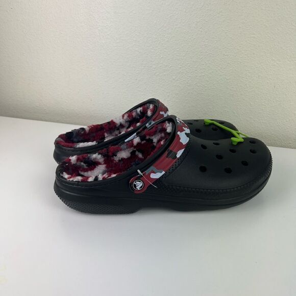 CROCS adult CLASSIC FUZZ-LINED CAMO - BLACK/RED - Picture 3 of 6